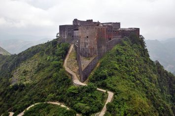 800px-Citadelle_Laferrière_Aerial_View